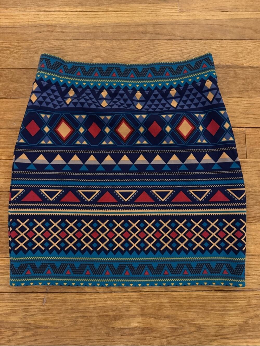 Forever 21 Women's Geometric Aztec Mini Pencil Skirt - Size M
b76